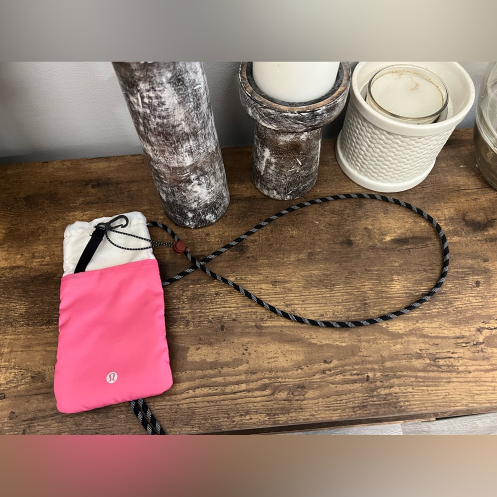 Play forward Lulu lemon phone pouch